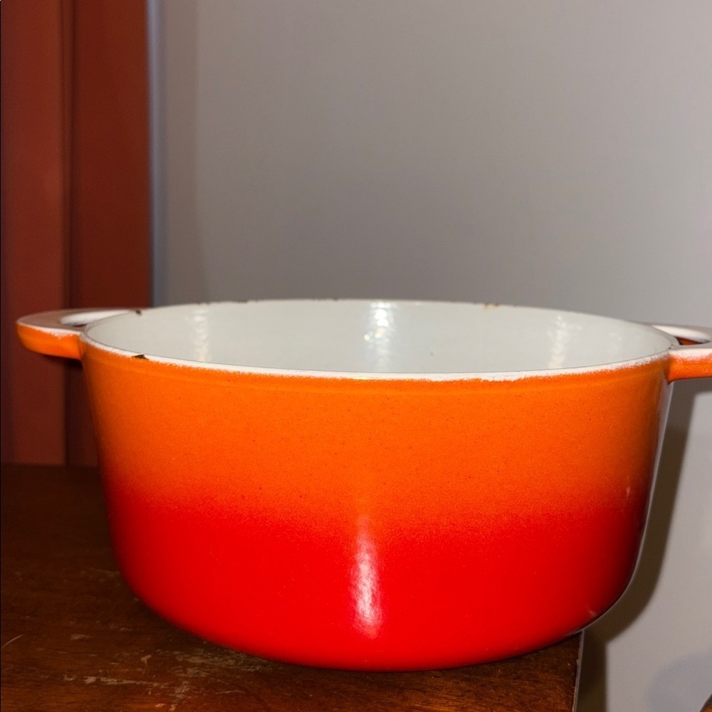 MCM Vintage Descoware 3.5 Quart Dutch Oven Belgian Enameled Cast Iron Flame Red - Picture 3 of 17